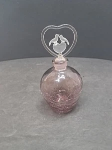 ❤️ VTG Purpleish Pink Crackle Glass Bottle With Heart Shaped Topper And Doves - Picture 1 of 5