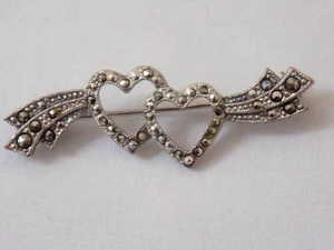 Vintage Flaired Marcasite Silver Tone Hearts Bar Pin/Brooch - Bild 1 von 3