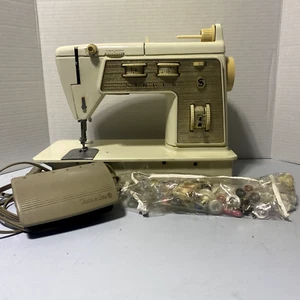 Vintage Singer Sewing Machine Golden Touch & Sew 750 Deluxe Zig Zag Pedal - Picture 1 of 8