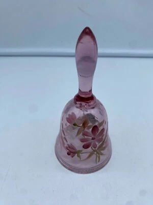 Fenton художественное стекло мини колокол расписной подписанный 4 1/2» высокий розовый K39 - Изображение 1 из 4