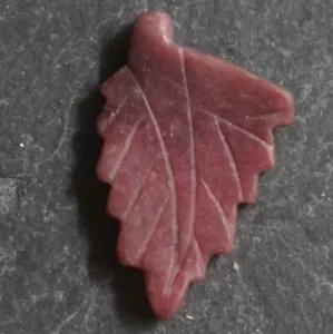 Vintage Gemstone Pendant - Pink Rhodonite Or Jasper Carved Leafe - Picture 1 of 3