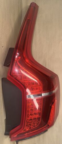 2016-2022 Volvo XC90 Right Rear Tail Light Assembly LED 31655920