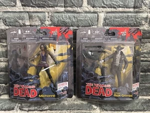 McFarlane Toys WALKING DEAD Michonne & B&W Rick Grimes 2011 Comic Serie 1 Neu in Verpackung - Bild 1 von 7