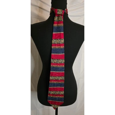 De colección. Corbata Roundtree & Yorke Para Hombre 60" Vino/Azul Patrón Horizontal 100% Seda Foto 1 de 4