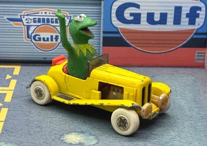Corgi Muppet Show Kermit the Frog Roadster No. 2030 - Picture 1 of 3