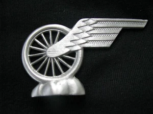 VINTAGE MOTORCYCLE BICYCLE FENDER HOOD HOTROD RATROD WINGED WHEEL ORNAMENT - Picture 1 of 3