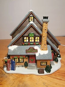 2004 St. Nicholas Square “THE SKI LODGE” Lighted w/Box ~MINT~ - Picture 1 of 12