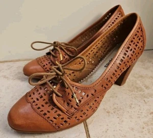 Hush Puppies Ladies Size UK 5 Wide Brown Lace Court Shoes Heel Cutout Leather - Picture 1 of 10