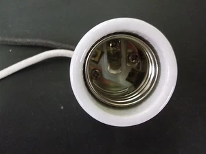 Porcelain GRANDLITE 62PF Lamp HOLDER MED SOCKET WITH 12" LEADS medium E26 base - Picture 1 of 2