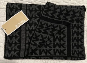 Bufanda negra y gris con logotipo Michael Kors Signature MK $58 * - Imagen 1 de 6