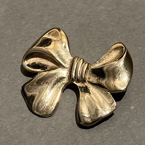 Vintage Schleife Brosche Anstecknadel goldfarben Metall elegante Details schlicht stilvoll Mode Kunst - Bild 1 von 10