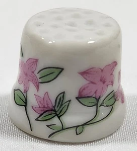 Vintage Hawaiian Flower Porcelain Thimble Souvenir - Picture 1 of 2