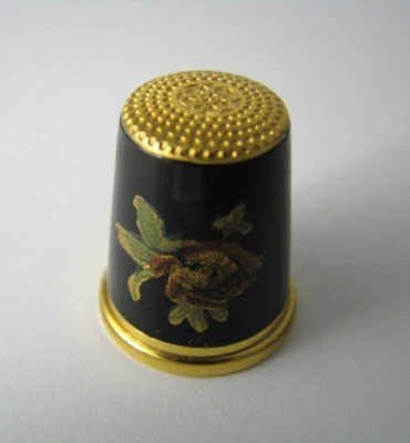 CONTINENTAL ENAMEL STERLING SILVER THIMBLE GOLD PLATED THIMBLE Size M Excel Cond - Image 1 of 4