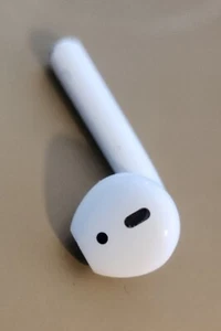 Apple Right AirPod 2nd Generation A2032 - Picture 1 of 3