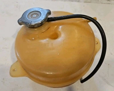 MERCEDES BENZ  R107 380SL 450SL OEM FACTORY COOLANT BOTTLE BEHR CAP 1075000349 - Image 1 of 4