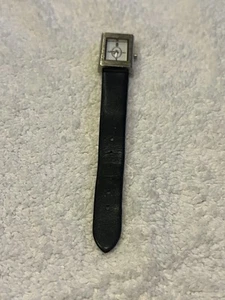Reloj de cuarzo GUCCI 1600 acero inoxidable 0065468 y cuero negro funciona correa como está - Imagen 1 de 9