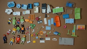 Lot of Mixed parts from Playmobil 6657 Children's Hospital & 6659 X-Ray Room Set - Picture 1 of 5