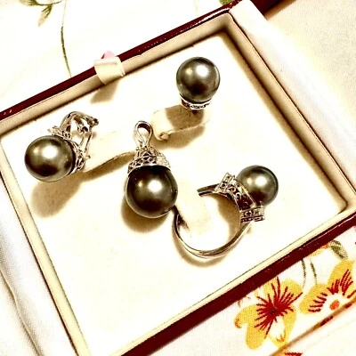 Juego de perlas negras del Mar del Sur de Tahití con diamantes Foto 1 de 4