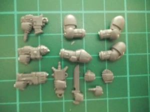 Warhammer 40K - Space Marine Tactical squad 4 arms, 5 hands 3 pistols - 40k bits - Picture 1 of 1
