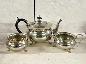 VINTAGE SILVER PLATED TEA SET TEAPOT SUGAR BOWL CREAMER MILK JUG ELEGANT TEAWARE - Foto 1 di 11