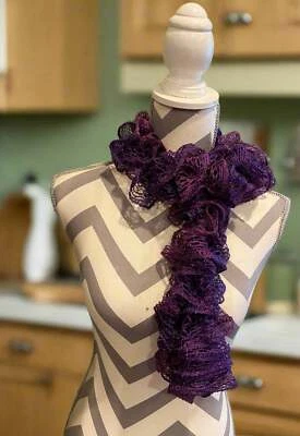 Ruffled Scarf handmade with Sashay Purple yarn - Изображение 1 из 4
