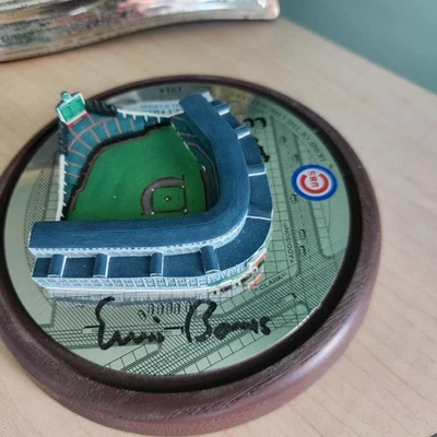 Autógrafo de Ernie Banks Heritage Wrigley Feild  Foto 1 de 4