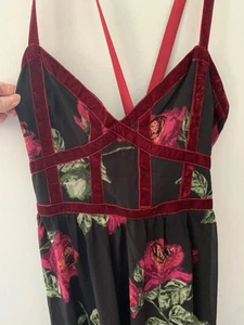 Maxi abito Vici extra large rosso BLK rose gotico boho romantico Y2K preparazione ballo - Foto 1 di 18
