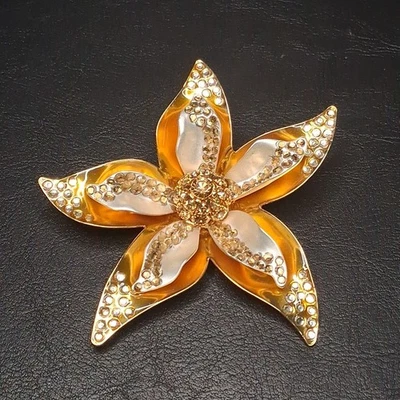 2001 年 AVON 装饰双色胸针胸针花朵黄玉/透明水钻。 15.980 — 第 1/4 张图片