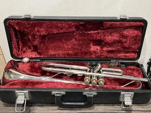 YAMAHA YTR-1310 Trumpet Musical Instruments Used - Picture 1 of 24