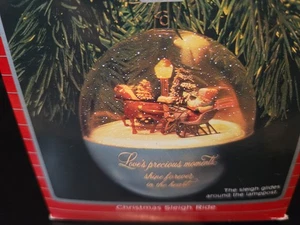Vtag.Hallmark Holiday Magic Light & Motion Ornament Christmas Sleigh Ride in box - Picture 1 of 7