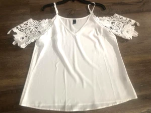 Womens White Off Shoulder Top Size Medium - NWT! - Picture 1 of 2
