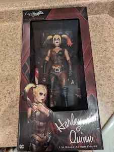 Modellino NECA Arkham City Harley Quinn (scala 1/4)/scatola nuova e sigillata - Foto 1 di 10