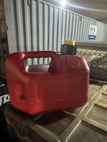 Blitz Pre-Ban Self-Venting 5-Gallon Gas Can Model 50833 Made In