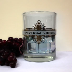 Logotipo de vidrio de rocas antiguas recuerdo de Universal Studios de la década de 1990 - Imagen 1 de 10