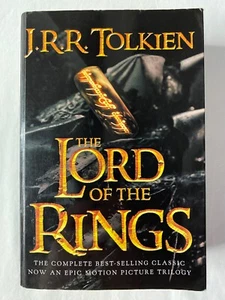 Lord of the Rings Trilogy by JRR Tolkien, Trade Paperback With Maps - Bild 1 von 6