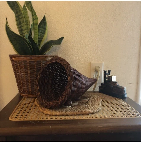 Vintage Cornucopia Woven Basket/Horn of Plenty Brown Cover