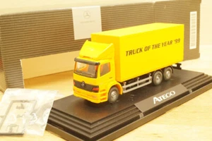 Ho 1:87 WIKING Werbemodell Mercedes Atego 2528 Festkoffer " Camion Of ' Year 99 - Foto 1 di 10