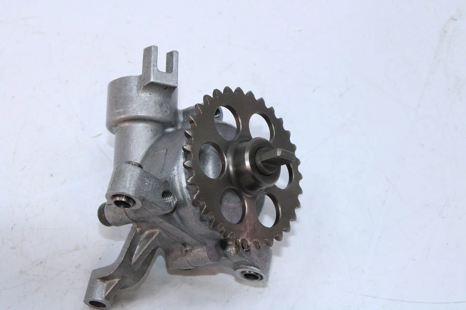 2009 Yamaha Yzf R6 масляный насос 2C0-13300-00-00 - Изображение 1 из 4