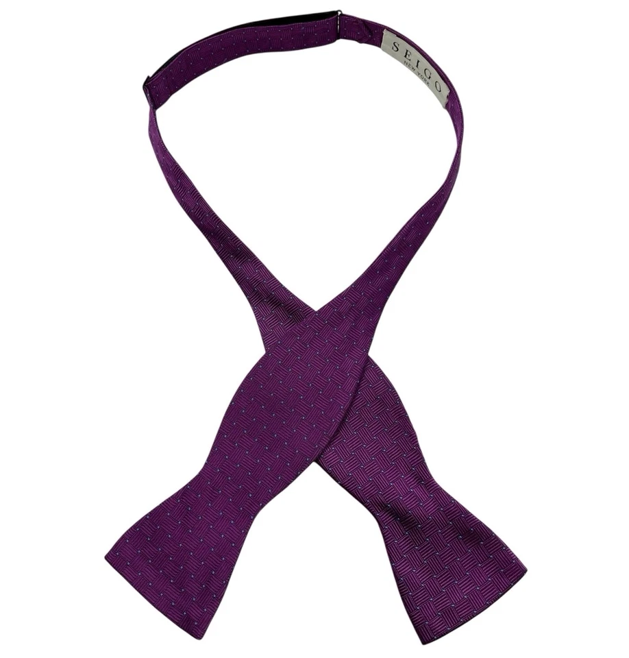 SEIGO Para hombres 100% Seda LUJO Auto Pajarita Púrpura Geométrica Lunares W:2.4" Usada en Excelente Condición  Foto 1 de 4