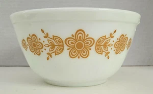 Vintage MCM Pyrex 402 ~ 1- 1/2 QT BUTTERFLY GOLD Nesting Mixing Bowl MINT - Picture 1 of 4