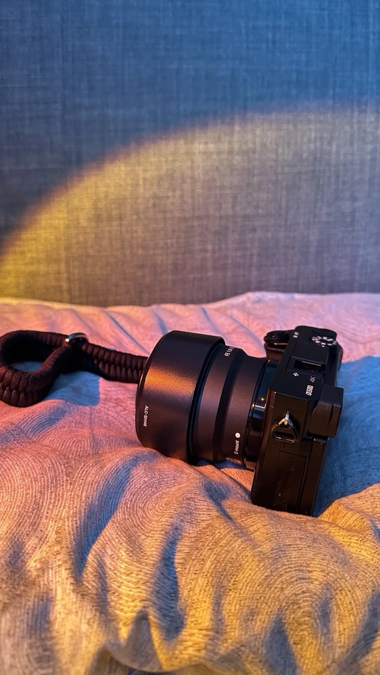 Sony A6100 Mirrorless Camera with Lens and Kit Accessories Great Condition - Image 1 of 4