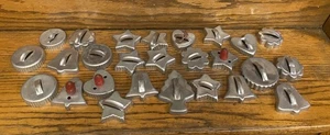 Vintage riesiges Set Aluminium Ausstechformen Urlaub Weihnachten Valentinstag Blumen - Bild 1 von 7