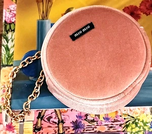 Miu Miu Rosa Samt Mini Handtasche Tasche Gold Handgelenktasche Neuheit/GWP NEU mit Box - Bild 1 von 5