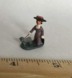 MINIATUR DOMINIQUE GAULT J CARLTON FIGUR FRANZÖSISCHE FRAU HUND HAUSTIER FRANKREICH KUNST C - Bild 1 von 2
