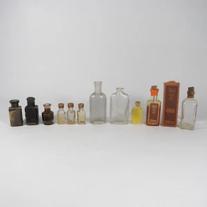STOCK 11 ANTICHE BOTTIGLIETTE BOCCETTE MIGNON VETRO PROFUMO FARMACIA LABORATORIO - Foto 1 di 8