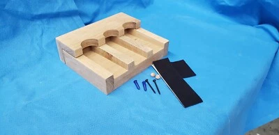 3 pistolas - Armario de madera porta pistolas con reposapiés - Roble macizo Foto 1 de 4