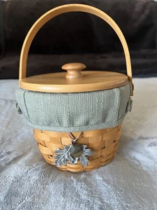 Longaberger Medium Gathering Basket with liner protector and lid 2004 - Picture 1 of 13