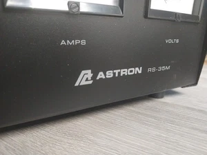 Amateurfunk Astron RS-35M 35 AMP METERED POWER SUPPLY Seriell #Und funktioniert super/Kabel - Bild 1 von 8