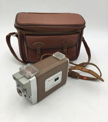 Cámara automática de cine Kodak Brownie vintage Cámara doble de película de 8 mm y bolso Foto 1 de 4