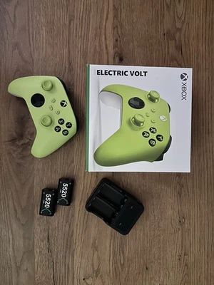 Xbox Controller Grün Mit Ladegerät und Zwei Akkus - Bild 1 von 4